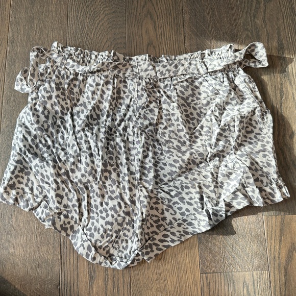 Aerie Paperbag shorts - Picture 2 of 4